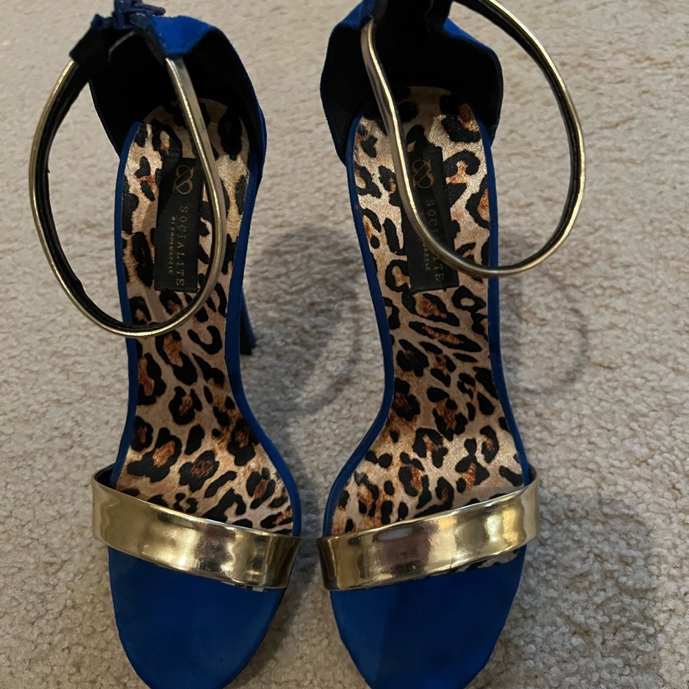 🔥♥️ EUC Electric Blue Suede Sandals with Gold Straps